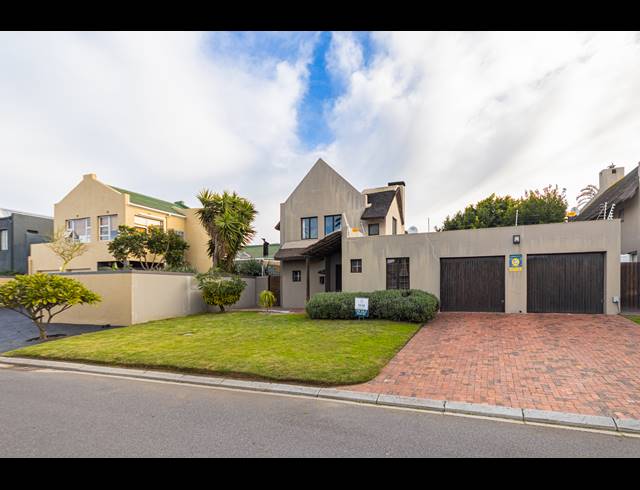3 BEDROOM HOUSE FOR SALE IN WEST BEACH